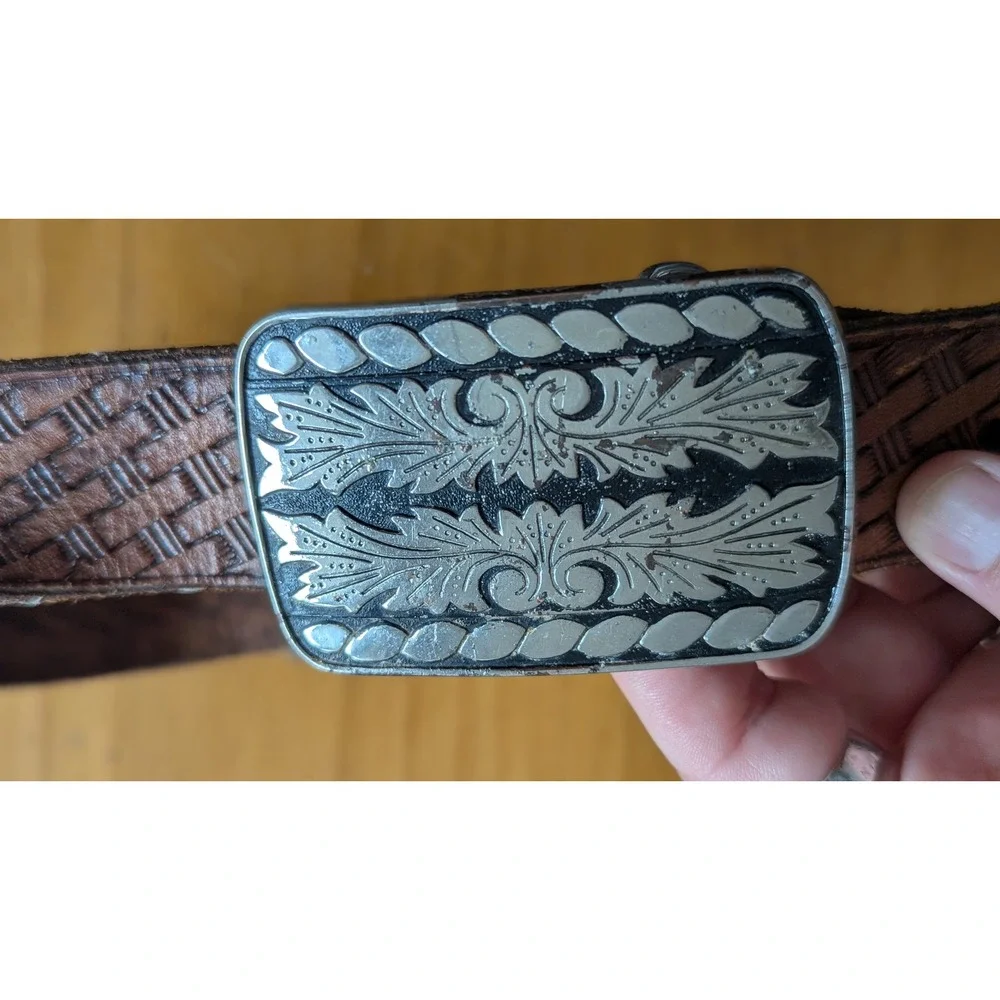 Vintage Brown Basket Weave Leather Western Belt Silver Floral Trophy Buckle 30in